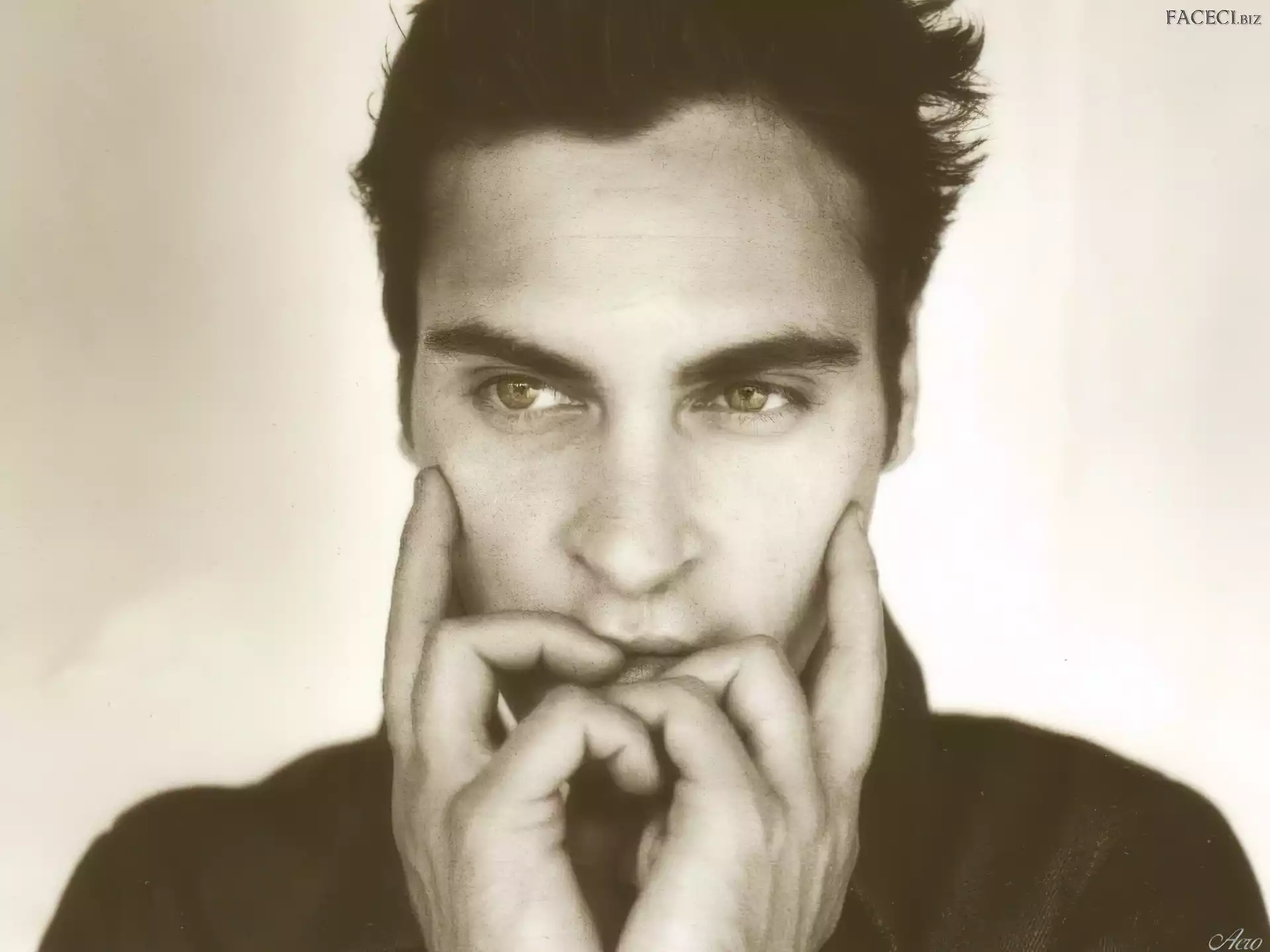 ręce, Joaquin Phoenix, ciemne włosy